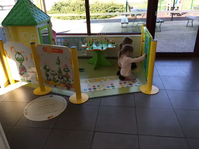 France Service Station Play Area