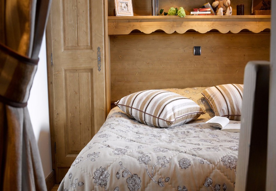 Le Coeur d'Or, Bourg St Maurice (self catered apartments) - Double Bedroom