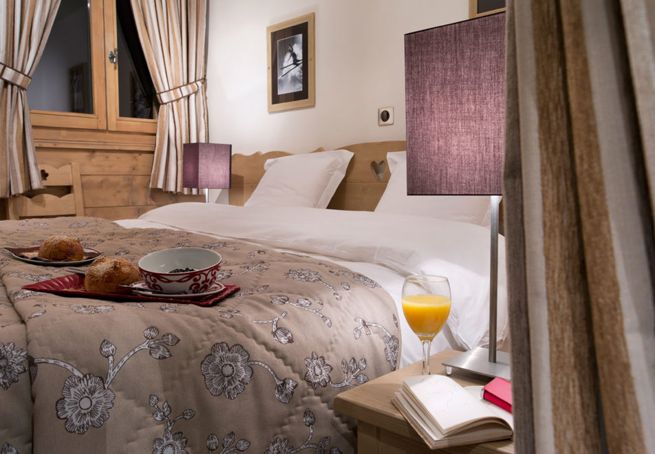 Chalet des Dolines, Montgenevre (self catered apartments) - Double Bedroom