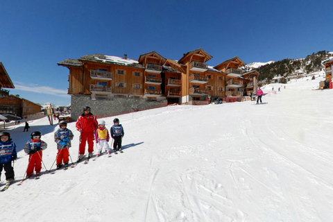 Chalet des Dolines, Montgenevre (self catered apartments) - Easy access to slopes