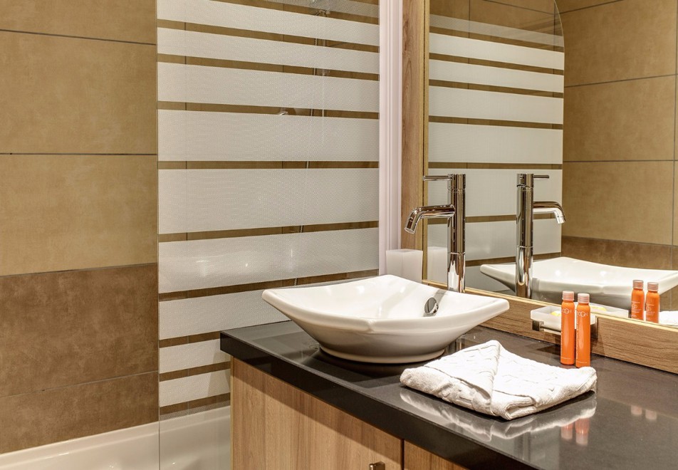 Le Napoleon, Montgenevre (self catered apartments) - Bathroom