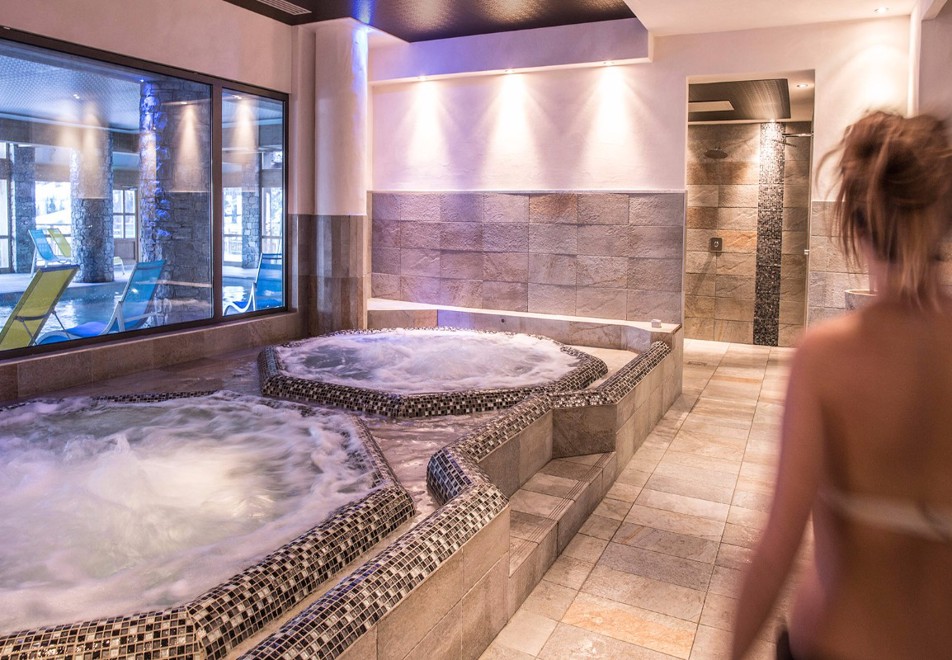 Grange aux Fees, Valmorel (self catered apartments) - Jacuzzis