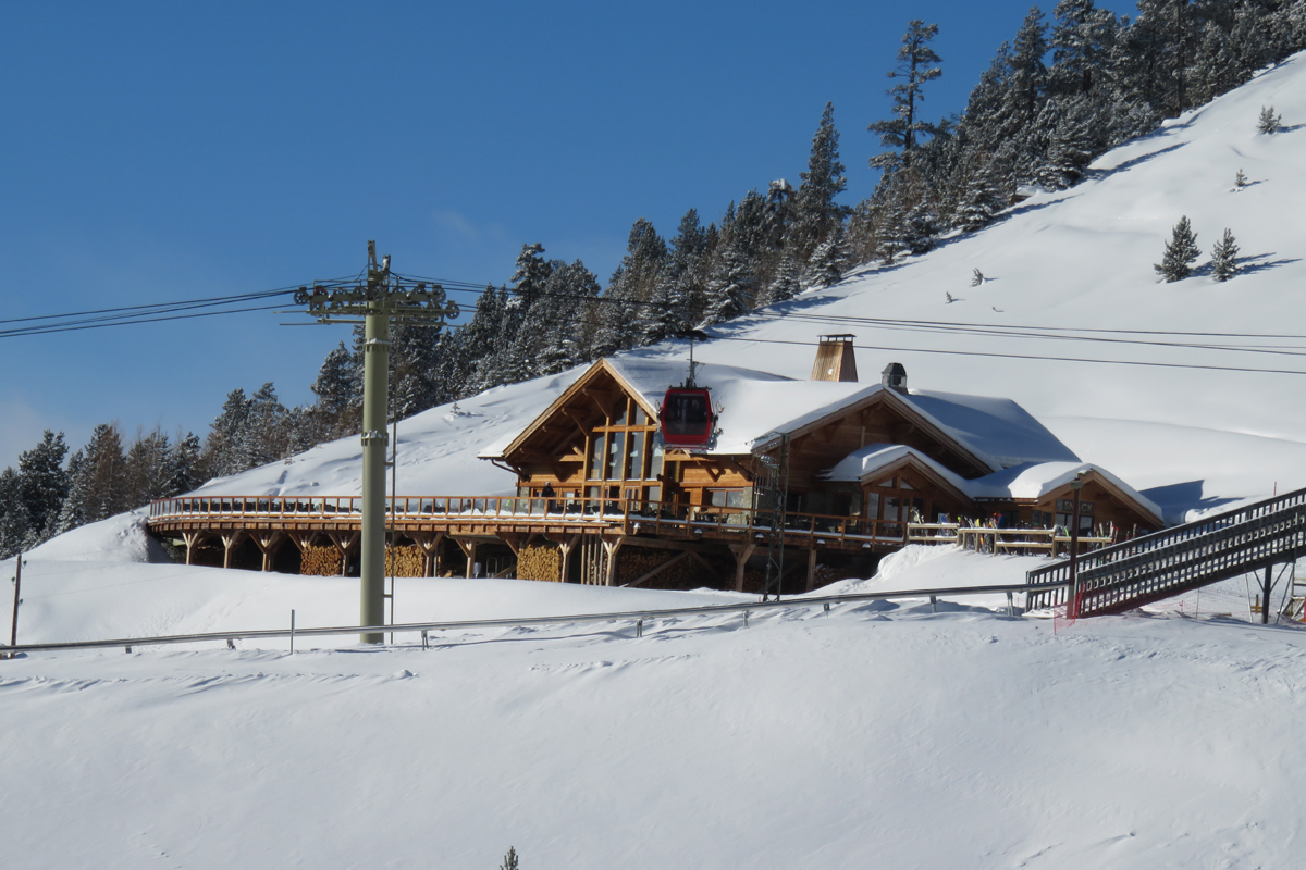 Skiing in Montgenevre: Les Terraces Mountain Restaurant