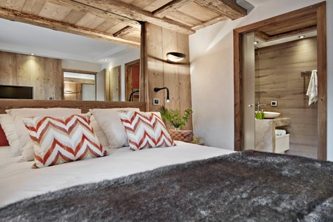 Alexane, Samoens (self catered apartments) - Double bedroom