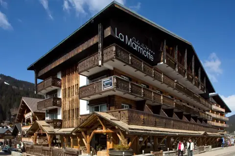 Hotel La Marmotte, Les Gets (hotel) - Central location