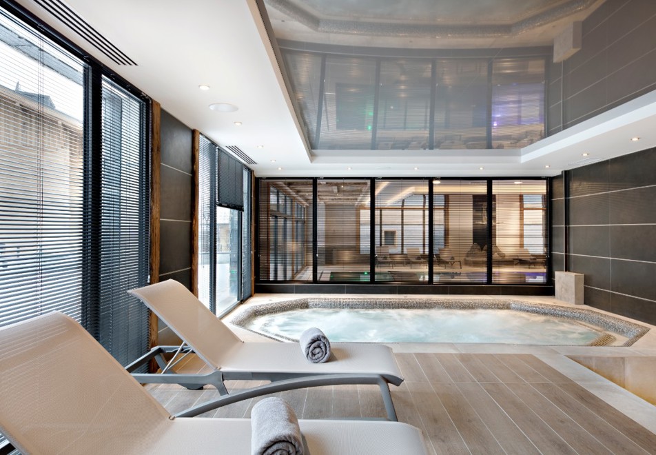 Alexane, Samoens (self catered apartments & hotel) - Hot tub