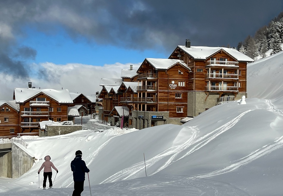 White Pearl, La Plagne (self catered apartments) - Easy ski access (©Mary F)